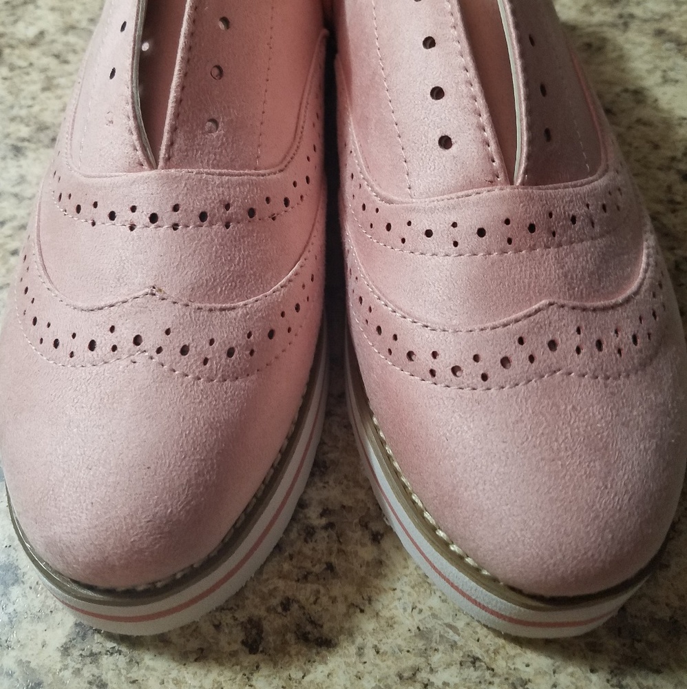 Brand new Cute pink faux suede oxfords 6.5